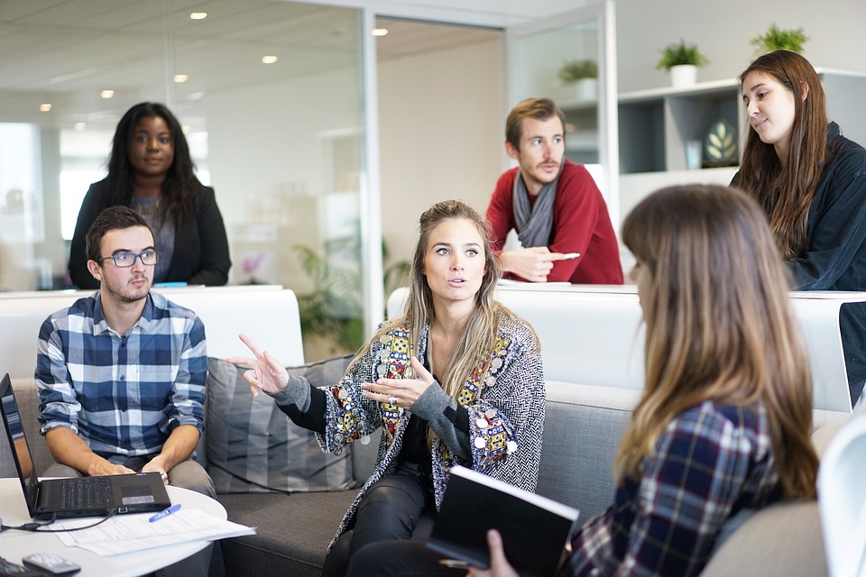 As mulheres lideram a mudança linguística há séculos