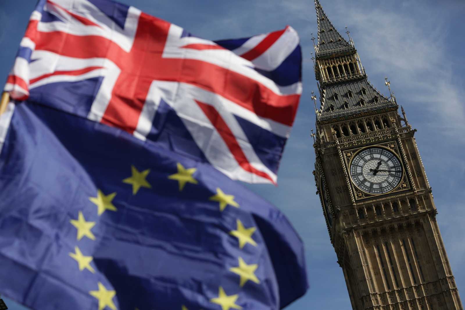 O dia do Brexit, a pronúncia do apelido Félix, a palavra ladravaz e o ABC da Tradução